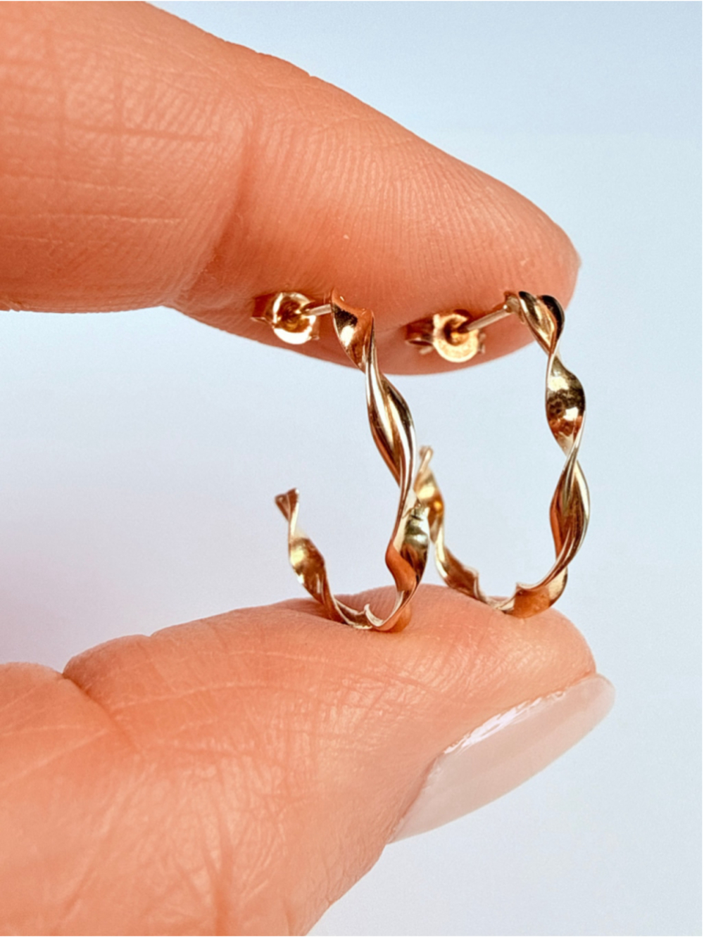 14K Solid Yellow Gold Twisted Ribbon Swirl 17.5MM Open Round Hoops